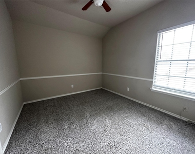 4761 Waterway Drive N - Photo Thumbnail 16