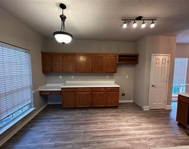 4761 Waterway Drive N - Photo Thumbnail 3