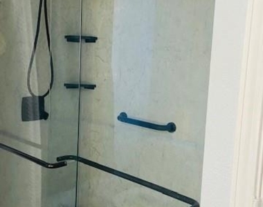 107 N Summit Street - Photo Thumbnail 2