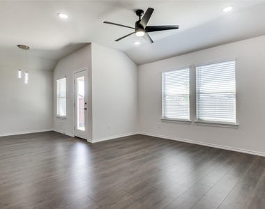 980 Fueller Drive - Photo Thumbnail 6