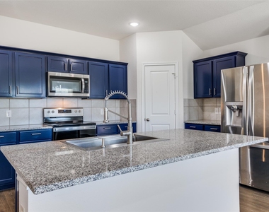980 Fueller Drive - Photo Thumbnail 8
