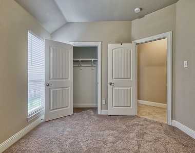 15909 Rockingham Street - Photo Thumbnail 5