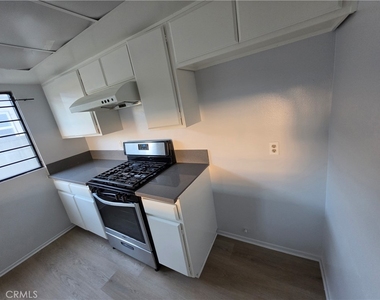 927 S S Charlotte - Photo Thumbnail 17