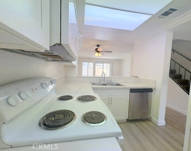 1031 S Palmetto Avenue - Photo Thumbnail 4