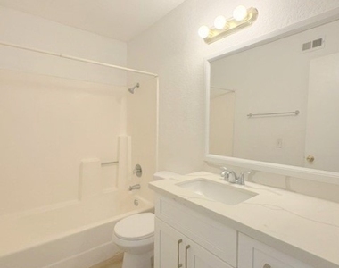 1031 S Palmetto Avenue - Photo Thumbnail 17
