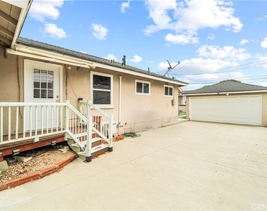1422 N Sultana - Photo Thumbnail 24