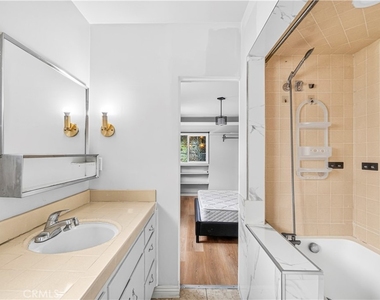 1422 N Sultana - Photo Thumbnail 25
