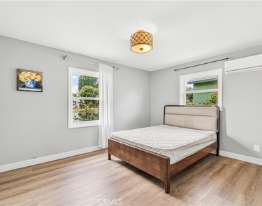 1422 N Sultana - Photo Thumbnail 4