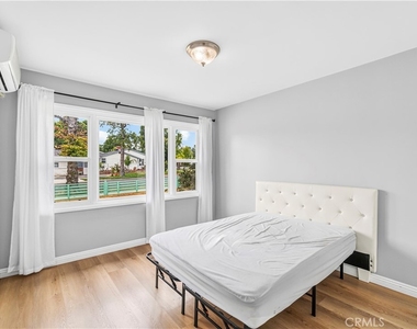 1422 N Sultana - Photo Thumbnail 21