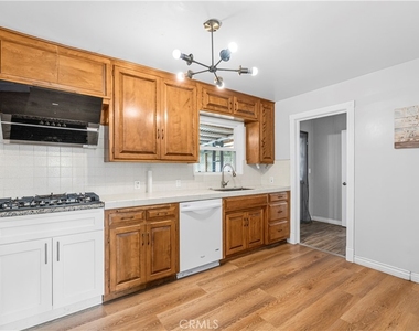1422 N Sultana - Photo Thumbnail 13