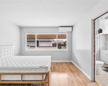 1422 N Sultana - Photo Thumbnail 20