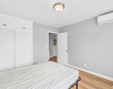 1422 N Sultana - Photo Thumbnail 22