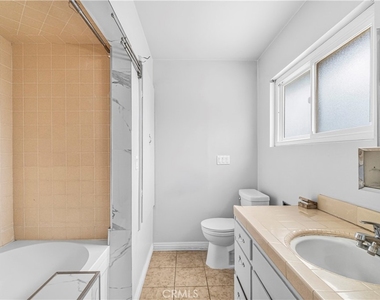 1422 N Sultana - Photo Thumbnail 26