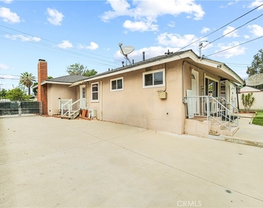 1422 N Sultana - Photo Thumbnail 18