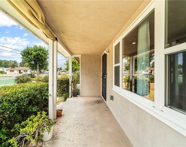 1422 N Sultana - Photo Thumbnail 2