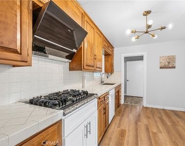 1422 N Sultana - Photo Thumbnail 11