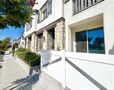 41974 Emelia Street - Photo Thumbnail 2