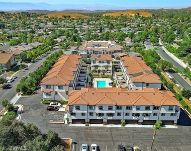 946 Warwick - Photo Thumbnail 66
