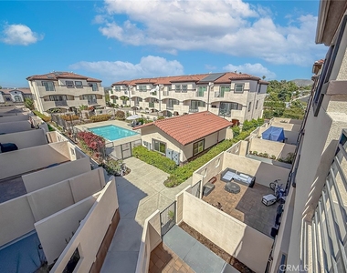 946 Warwick - Photo Thumbnail 50