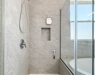 946 Warwick - Photo Thumbnail 46
