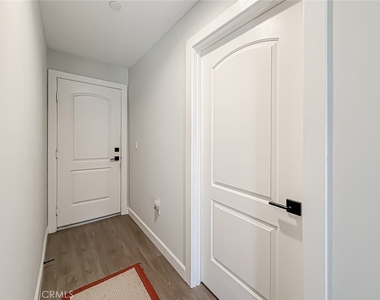 946 Warwick - Photo Thumbnail 11