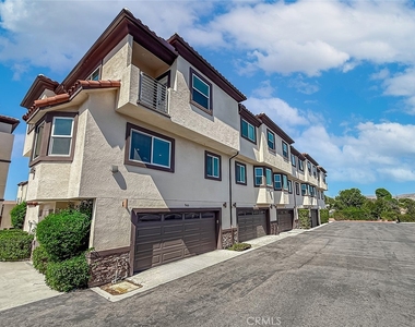 946 Warwick - Photo Thumbnail 74