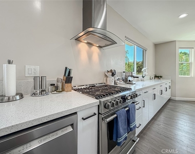 946 Warwick - Photo Thumbnail 24
