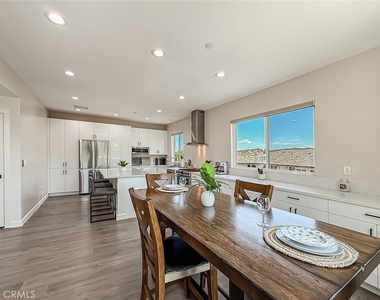 946 Warwick - Photo Thumbnail 18
