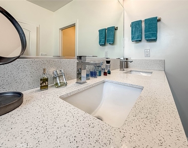 946 Warwick - Photo Thumbnail 44