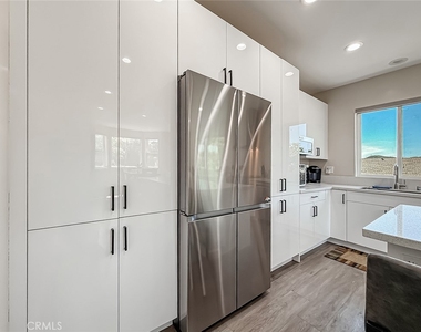 946 Warwick - Photo Thumbnail 21
