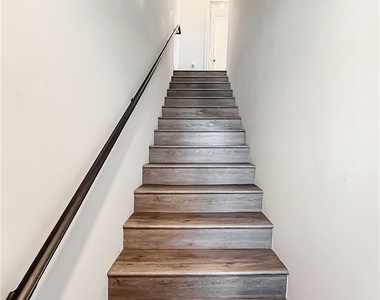 946 Warwick - Photo Thumbnail 12