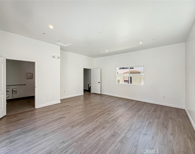 946 Warwick - Photo Thumbnail 59