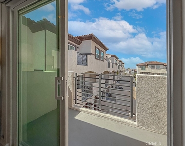 946 Warwick - Photo Thumbnail 48