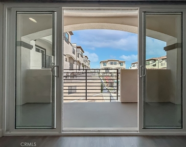 946 Warwick - Photo Thumbnail 28