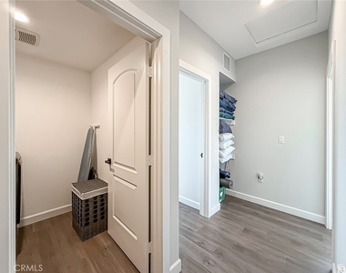 946 Warwick - Photo Thumbnail 31