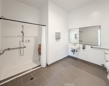 946 Warwick - Photo Thumbnail 60