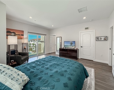 946 Warwick - Photo Thumbnail 42