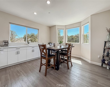 946 Warwick - Photo Thumbnail 16