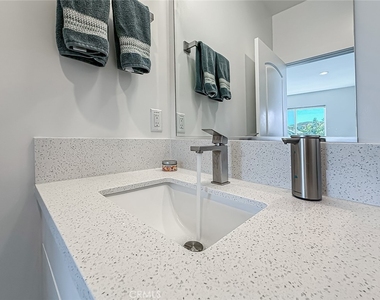 946 Warwick - Photo Thumbnail 37