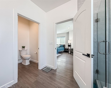 946 Warwick - Photo Thumbnail 47
