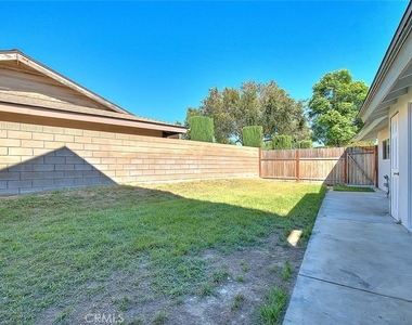 340 W Caroline Street - Photo Thumbnail 11