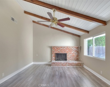 340 W Caroline Street - Photo Thumbnail 1