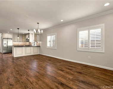 1649 E 43rd - Photo Thumbnail 5