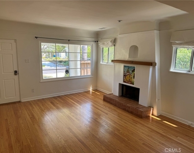 4313 Shadyglade Avenue - Photo Thumbnail 2