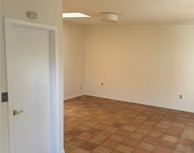 4313 Shadyglade Avenue - Photo Thumbnail 14