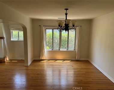4313 Shadyglade Avenue - Photo Thumbnail 4