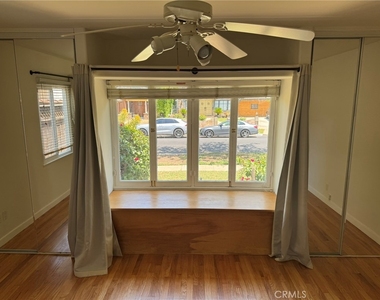 4313 Shadyglade Avenue - Photo Thumbnail 9
