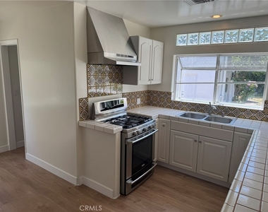 4313 Shadyglade Avenue - Photo Thumbnail 6