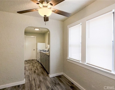 5031 Bakman Avenue - Photo Thumbnail 14