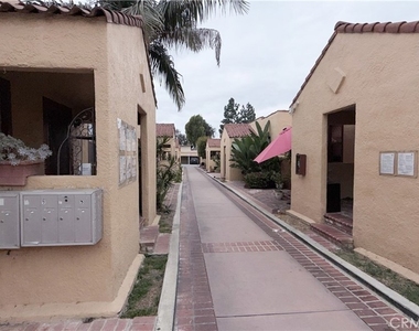 5031 Bakman Avenue - Photo Thumbnail 1